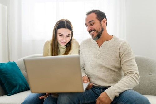 Shutterstock 2232524871 Dad Daugher And Laptop