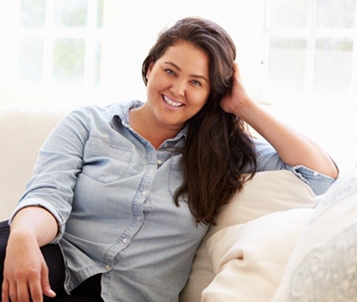 205272316 Curvy Girl On Sofa