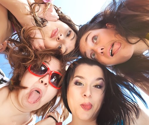 3.13 98381927 Group Of Girls Friends Fun UMBRACO SIZED