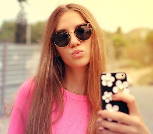 Girl Mobile Daisy GIRL ON PHONE 2 UMBRACO SIZED